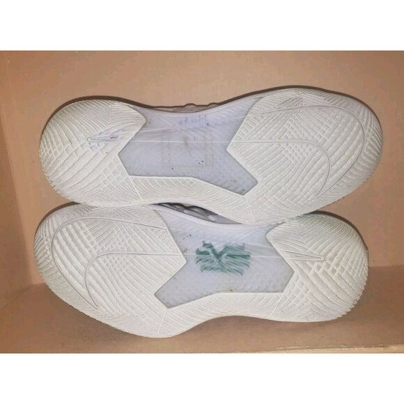 Athletic_Shoes